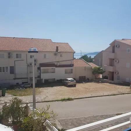 Roso Daire Makarska